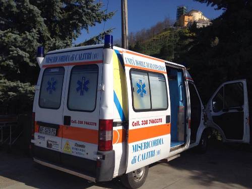   Парафіяни УГКЦ з Італії придбали для української армії реанімобіль